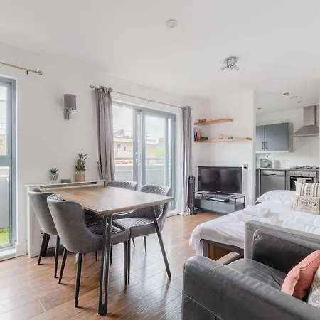 Bright 2 Bedroom Flat In Lambeth With Balcony London Exterior photo